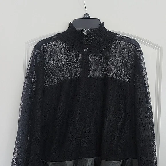NWT ASHLEY STEWART BLACK LACE & FAUX LEATHER HI LOW GOTHIC TOP SIZE 14/16 - Picture 3 of 16